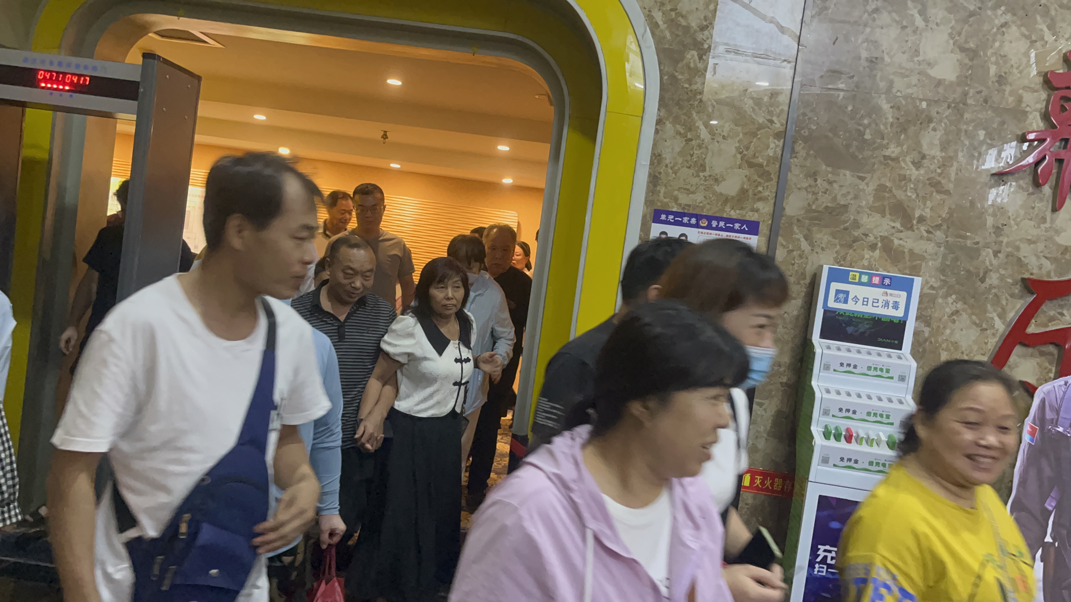 【力威新聞】公司包場(chǎng)看電影，員工和家人齊聚，共同提高反詐意識(shí)